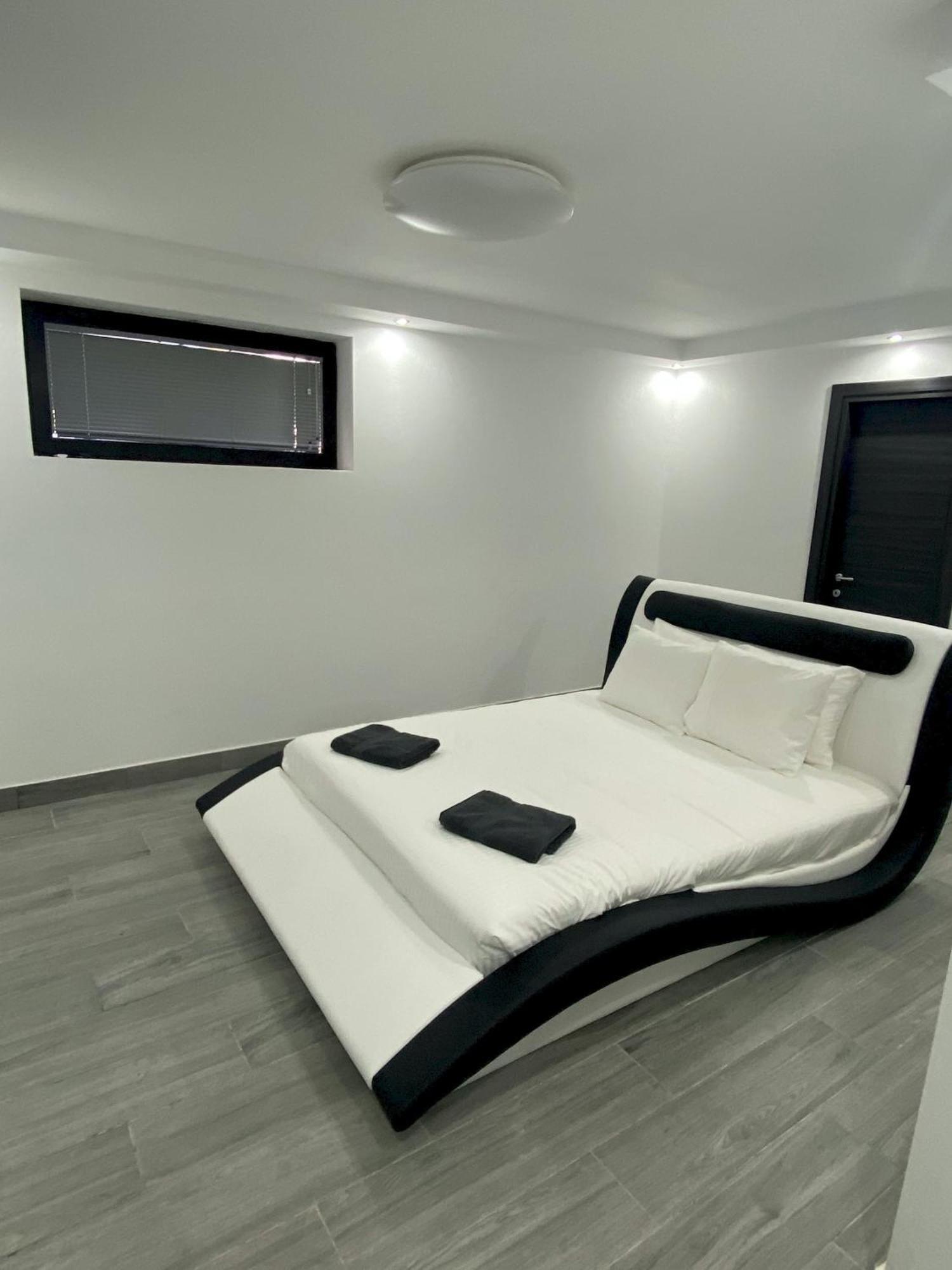 Villa Poseidon Corralejo With Private Heated Pool, Sauna And Stunning Volcano Views By Amazzzing Travel מראה חיצוני תמונה