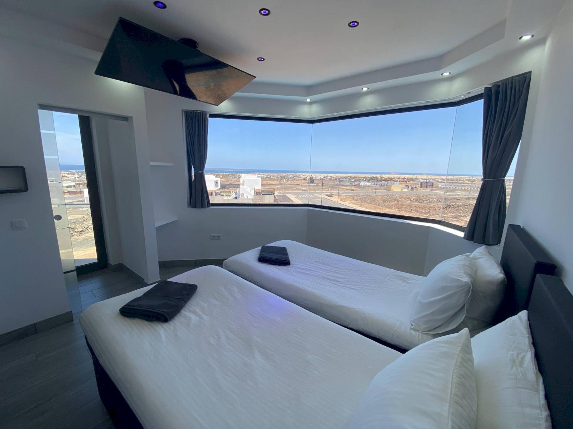 Villa Poseidon Corralejo With Private Heated Pool, Sauna And Stunning Volcano Views By Amazzzing Travel מראה חיצוני תמונה